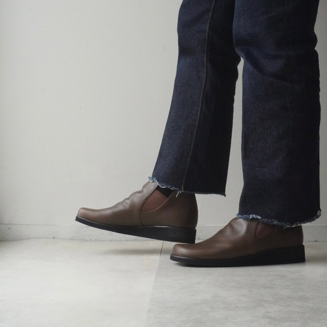 z-2708 柔らかな一枚革で、ゆったり履きやすいサイドゴアブーティ／オリーブブラウン