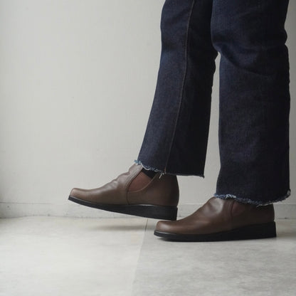 z-2708 柔らかな一枚革で、ゆったり履きやすいサイドゴアブーティ／オリーブブラウン