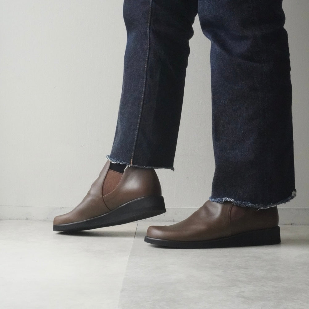z-2708 柔らかな一枚革で、ゆったり履きやすいサイドゴアブーティ／オリーブブラウン