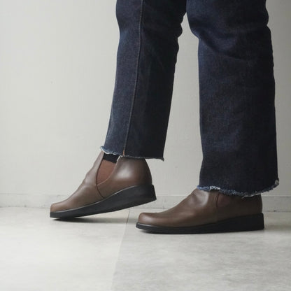 z-2708 柔らかな一枚革で、ゆったり履きやすいサイドゴアブーティ／オリーブブラウン