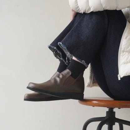 z-2708 柔らかな一枚革で、ゆったり履きやすいサイドゴアブーティ／オリーブブラウン