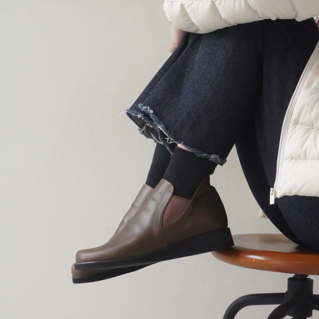 z-2708 柔らかな一枚革で、ゆったり履きやすいサイドゴアブーティ／オリーブブラウン