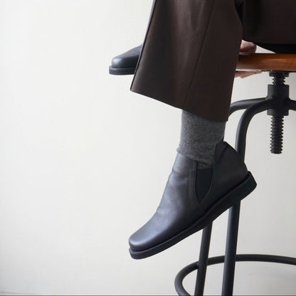 z-2708-1 柔らかな一枚革で、ゆったり履きやすいサイドゴアブーティ／ブラック