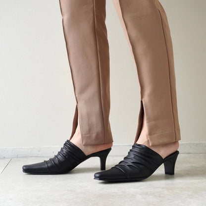 z-5694 6cmヒールプリーツミュール／ブラック・オーク