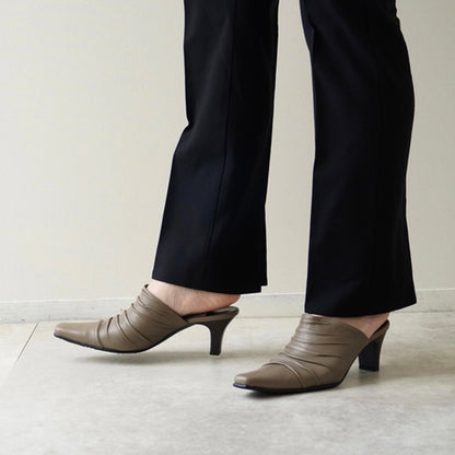 z-5694 6cmヒールプリーツミュール／ブラック・オーク